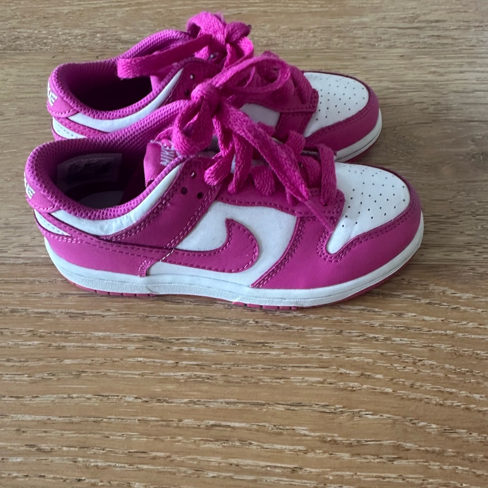 Nike Kids Sneakers in Pink and White - Picture 2 of 3